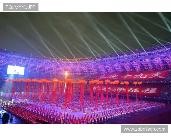 全运会开幕式机器人击响青铜勾鑃展现春秋战国古韵风华