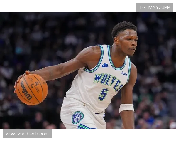 爱德华兹现场脱下比赛球衣赠送球迷令人惊叹的温暖瞬间